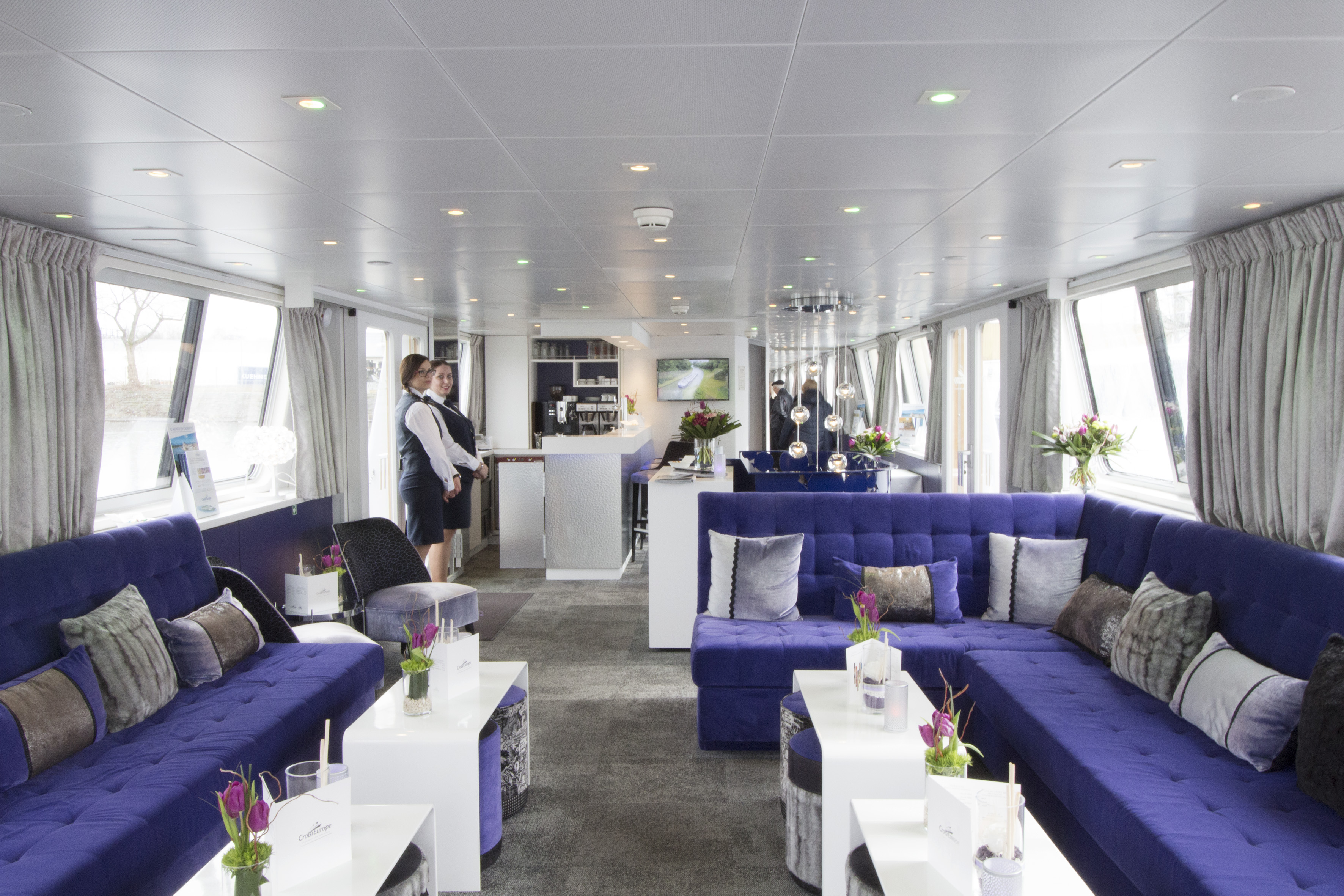 CroisiEurope Deborah Bar Lounge 3.jpg